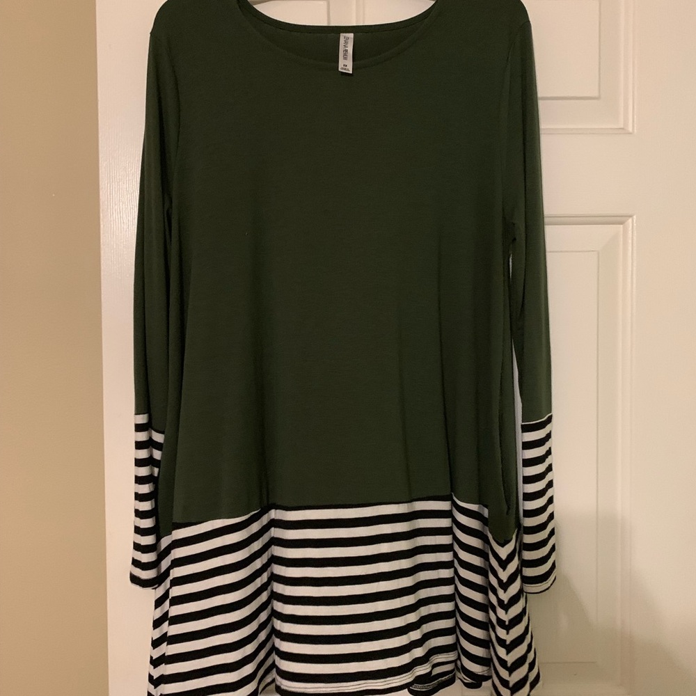 Plus size tunic with pockets